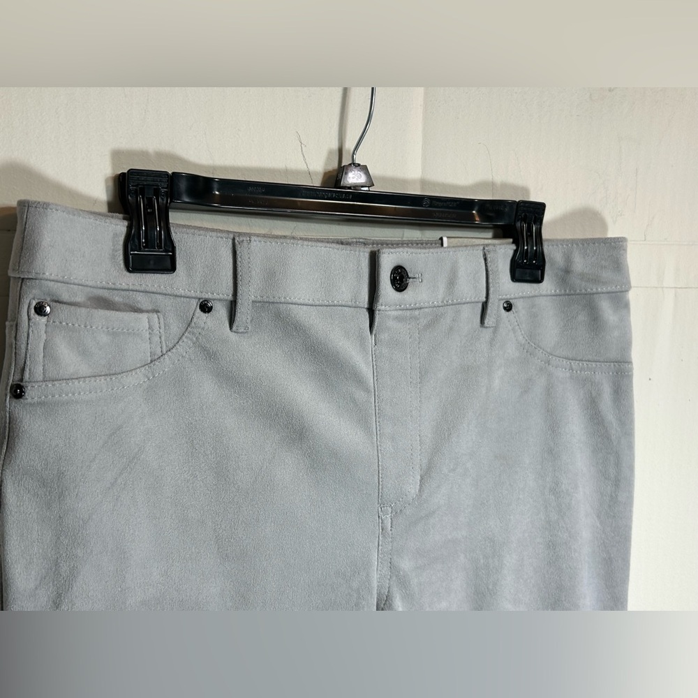 NWT Chico's Ultimate Fit Gray Stretch Faux Suede Women's Pull on Jeggings Size 1 - Picture 3 of 11